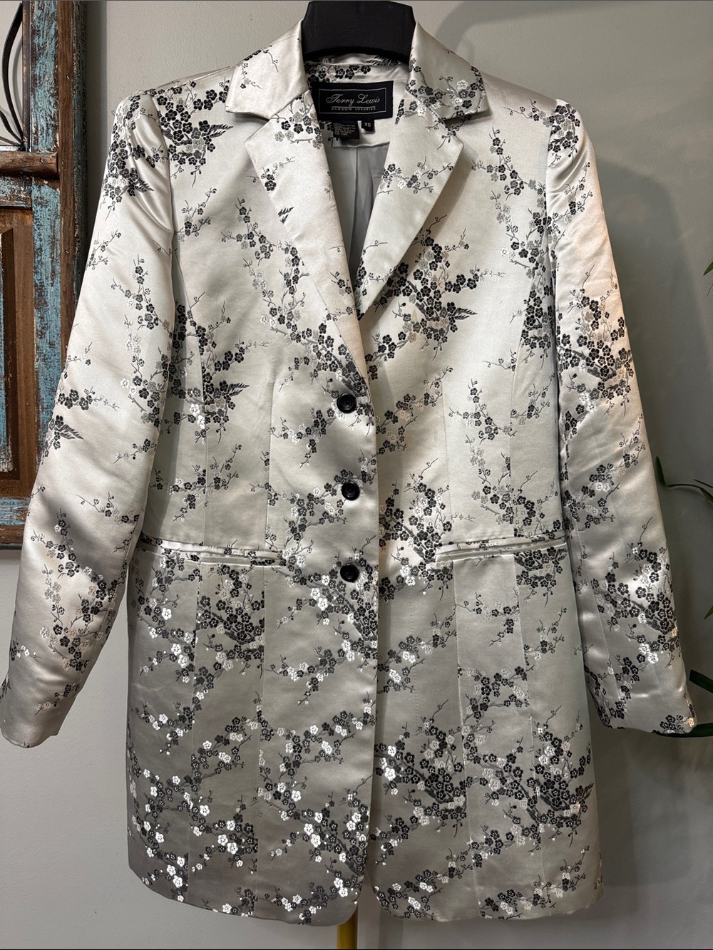 Terry Lewis Classic Luxuries Silver Floral Satin evening Blazer XS